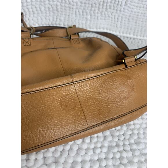 Fossil Parker style woman's brown leather backpack with key charm everyday bag - Picture 15 of 16